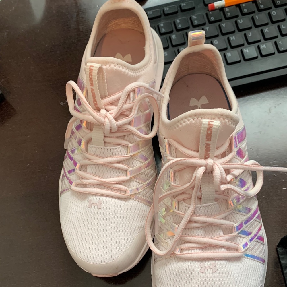 Under Armour shoes sz 6.5Y